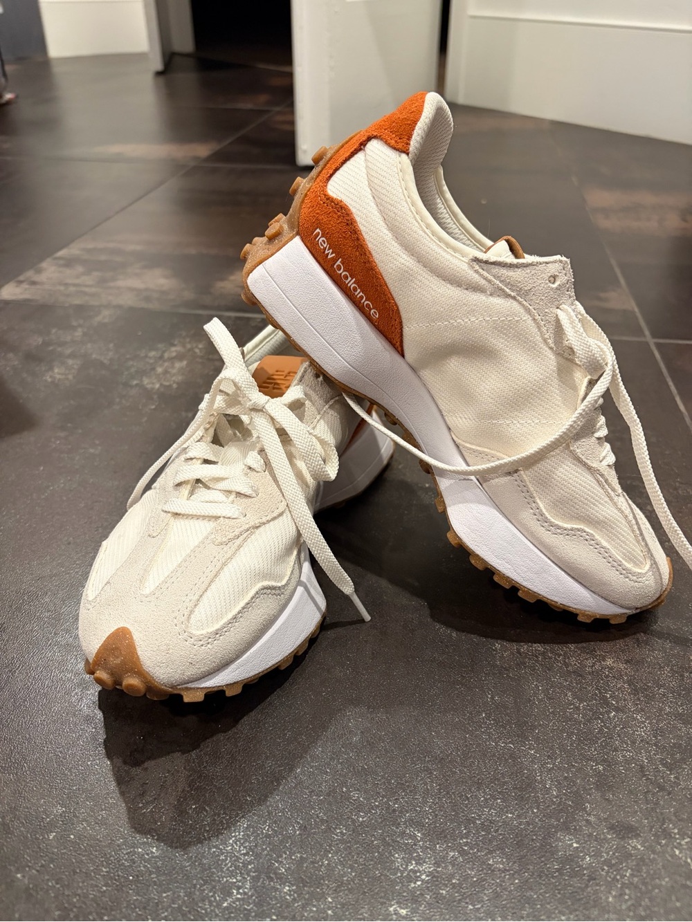 New Balance 327 - NEW Rust - size 6